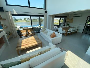 Casa en venta premium  a la laguna en Canton Islas