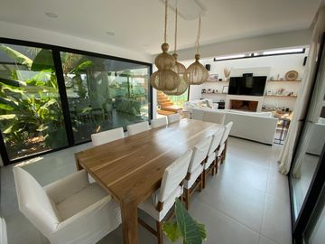 Casa en venta premium  a la laguna en Canton Islas