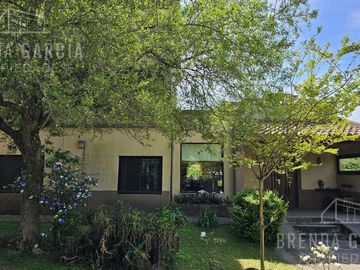 Casa en 3 Plantas En Venta En Colon Entre Ríos.