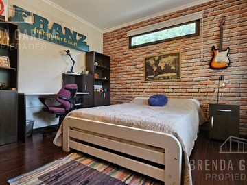 Casa en 3 Plantas En Venta En Colon Entre Ríos.