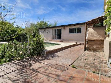 Casa en 3 Plantas En Venta En Colon Entre Ríos.