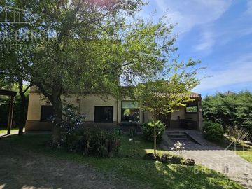 Casa en 3 Plantas En Venta En Colon Entre Ríos.