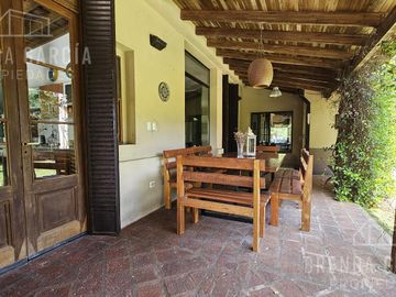 Casa en 3 Plantas En Venta En Colon Entre Ríos.