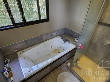 Casa en 3 Plantas En Venta En Colon Entre Ríos.