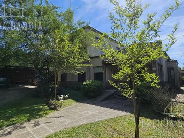 Casa en 3 Plantas En Venta En Colon Entre Ríos.