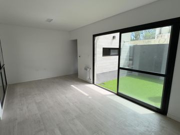 Dúplex en housing de 2 dormitorios y medio a estrenar en B° Nuevo poeta Lugones