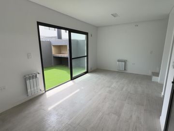 Dúplex en housing de 2 dormitorios y medio a estrenar en B° Nuevo poeta Lugones