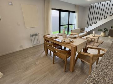 Dúplex en housing de 2 dormitorios y medio a estrenar en B° Nuevo poeta Lugones