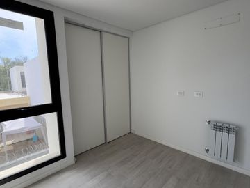 Dúplex en housing de 2 dormitorios y medio a estrenar en B° Nuevo poeta Lugones