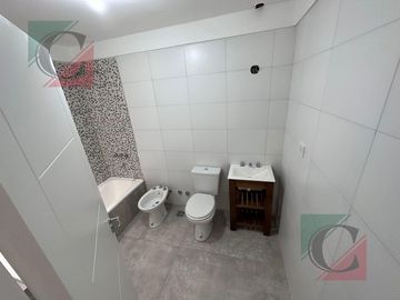 Venta Duplex 3 ambientes a Estrenar con entrada para auto y Patio (sin expensas)    Lomas de Zamora