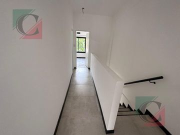 Venta Duplex 3 ambientes a Estrenar con entrada para auto y Patio (sin expensas)    Lomas de Zamora