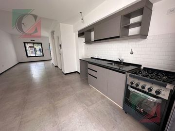 Venta Duplex 3 ambientes a Estrenar con entrada para auto y Patio (sin expensas)    Lomas de Zamora