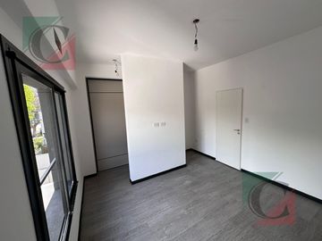 Venta Duplex 3 ambientes a Estrenar con entrada para auto y Patio (sin expensas)    Lomas de Zamora
