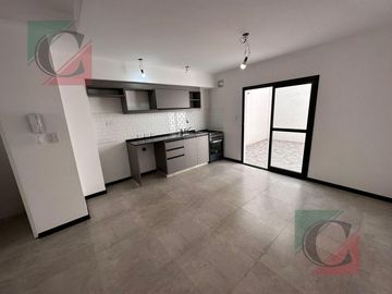 Venta Duplex 3 ambientes a Estrenar con entrada para auto y Patio (sin expensas)    Lomas de Zamora