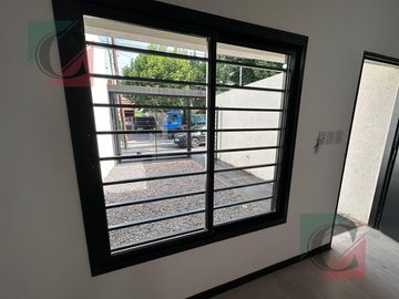 Venta Duplex 3 ambientes a Estrenar con entrada para auto y Patio (sin expensas)    Lomas de Zamora