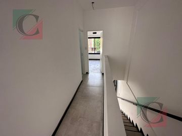 Venta Duplex 3 ambientes a Estrenar con entrada para auto y Patio (sin expensas)    Lomas de Zamora