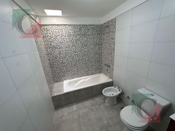 Venta Duplex 3 ambientes a Estrenar con entrada para auto y Patio (sin expensas)    Lomas de Zamora