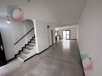 Venta Duplex 3 ambientes a Estrenar con entrada para auto y Patio (sin expensas)    Lomas de Zamora