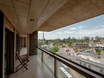 Se vende Semipiso Categoría -FRENTE A PLAZA ESPAÑA- B° Nueva córdoba-