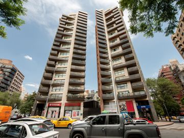Se vende Semipiso Categoría -FRENTE A PLAZA ESPAÑA- B° Nueva córdoba-