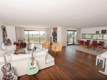 Se vende Semipiso Categoría -FRENTE A PLAZA ESPAÑA- B° Nueva córdoba-