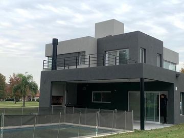 Casa en venta en  Boca Raton Country Club, Pilar