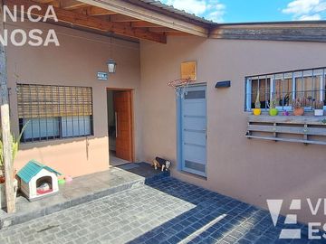Casa en venta  de seis ambientes, Moron sur.