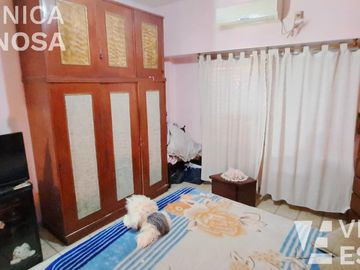Casa en venta  de seis ambientes, Moron sur.