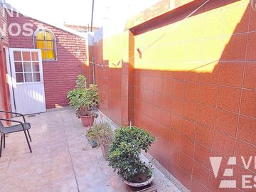 Casa en venta  de seis ambientes, Moron sur.