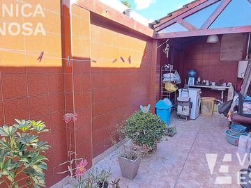 Casa en venta  de seis ambientes, Moron sur.