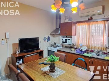 Casa en venta  de seis ambientes, Moron sur.