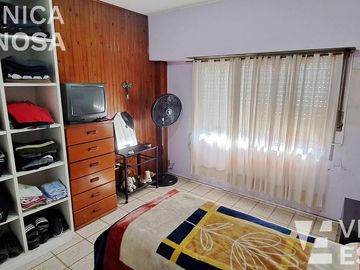 Casa en venta  de seis ambientes, Moron sur.