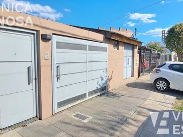 Casa en venta  de seis ambientes, Moron sur.