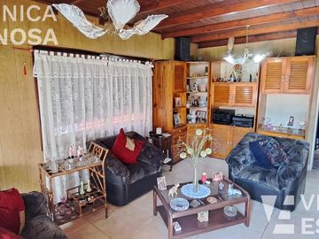 Casa en venta  de seis ambientes, Moron sur.