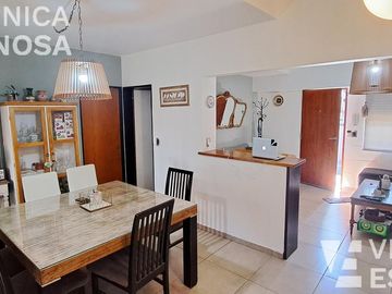 Casa en venta  de seis ambientes, Moron sur.