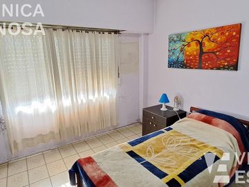 Casa en venta  de seis ambientes, Moron sur.