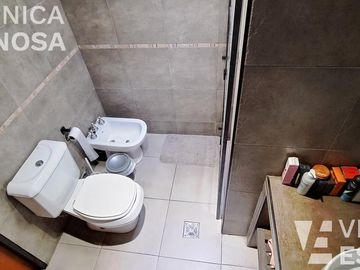 Casa en venta  de seis ambientes, Moron sur.