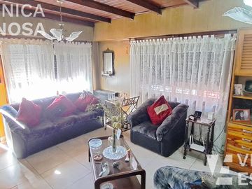 Casa en venta  de seis ambientes, Moron sur.