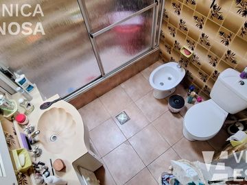 Casa en venta  de seis ambientes, Moron sur.