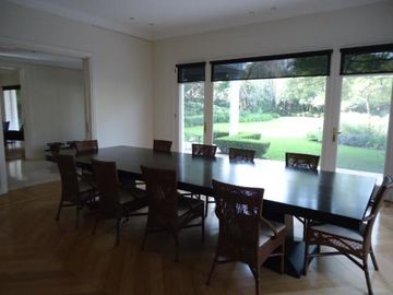 Venta con Renta  Imponente Casa en Lomas de San Isidro 10 ambientes