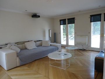 Venta con Renta  Imponente Casa en Lomas de San Isidro 10 ambientes