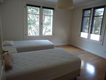 Venta con Renta  Imponente Casa en Lomas de San Isidro 10 ambientes