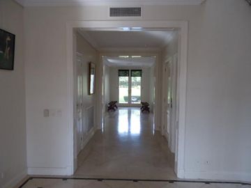 Venta con Renta  Imponente Casa en Lomas de San Isidro 10 ambientes