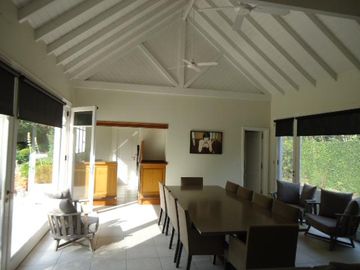 Venta con Renta  Imponente Casa en Lomas de San Isidro 10 ambientes