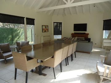 Venta con Renta  Imponente Casa en Lomas de San Isidro 10 ambientes