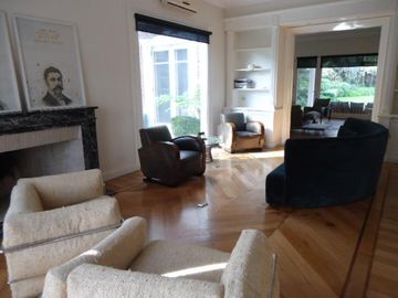 Venta con Renta  Imponente Casa en Lomas de San Isidro 10 ambientes