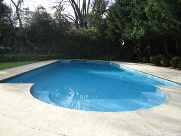 Venta con Renta  Imponente Casa en Lomas de San Isidro 10 ambientes