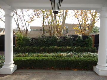 Venta con Renta  Imponente Casa en Lomas de San Isidro 10 ambientes