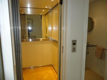 Venta con Renta  Imponente Casa en Lomas de San Isidro 10 ambientes