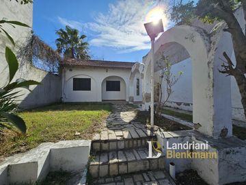 Casa en  Sargento Cabral al 1000